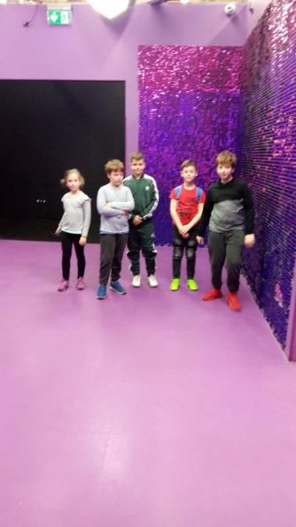 Dzieciaki w świetle i kolorze