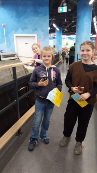 Dzieciaki w Kolejkowie